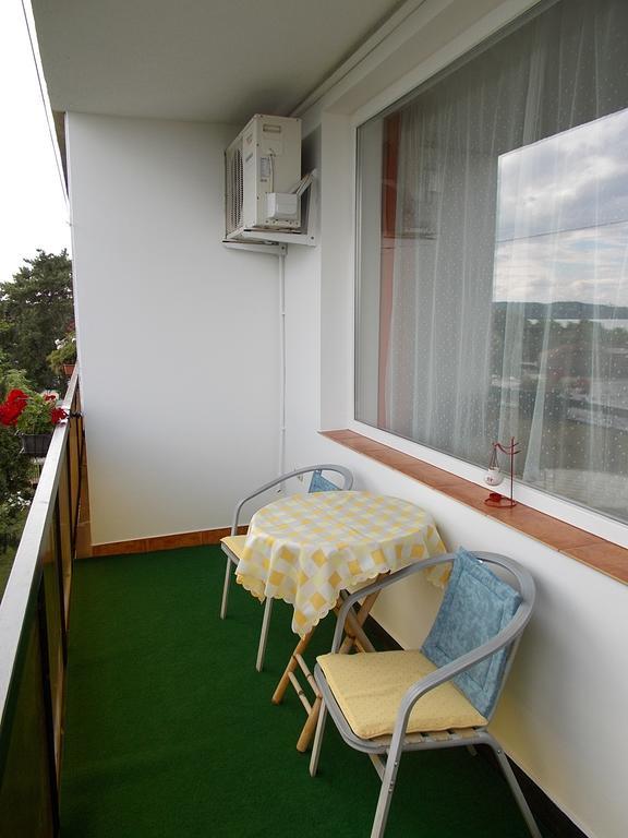 Liliom Apartments Balatonfuered Room photo