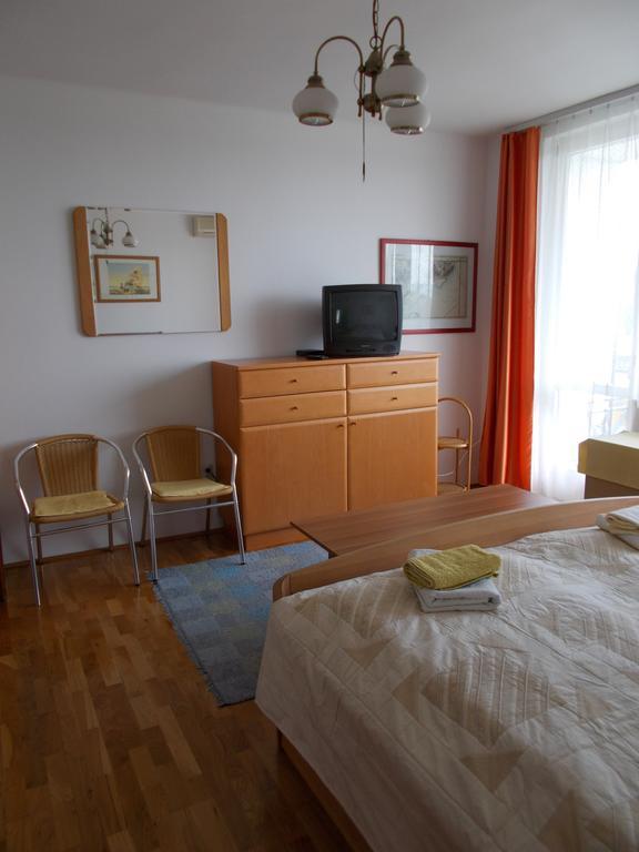 Liliom Apartments Balatonfuered Exterior photo