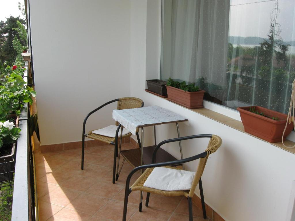 Liliom Apartments Balatonfuered Room photo
