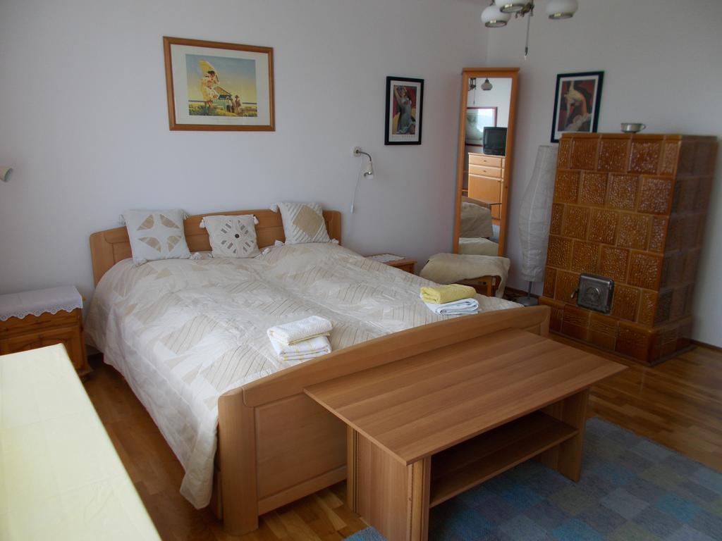 Liliom Apartments Balatonfuered Exterior photo